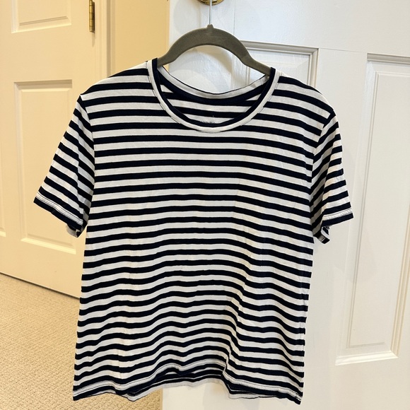 Everlane Box Cut Stripe Tee- Navy/white stripe- size small - Picture 4 of 5